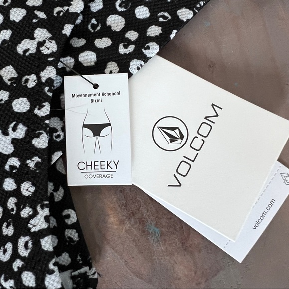 Volcom Black and White Ain’t Dot You Cheekin Bikini set sz Small - Picture 7 of 10